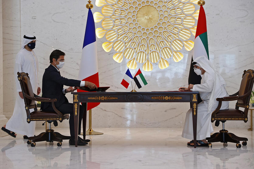 الإمارات توقع اتفاقية مع فرنسا لشراء 80 طائرة مقاتلة من طراز رافال