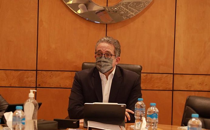 وزير السياحة والآثار خالد العناني خلال الاجتماع