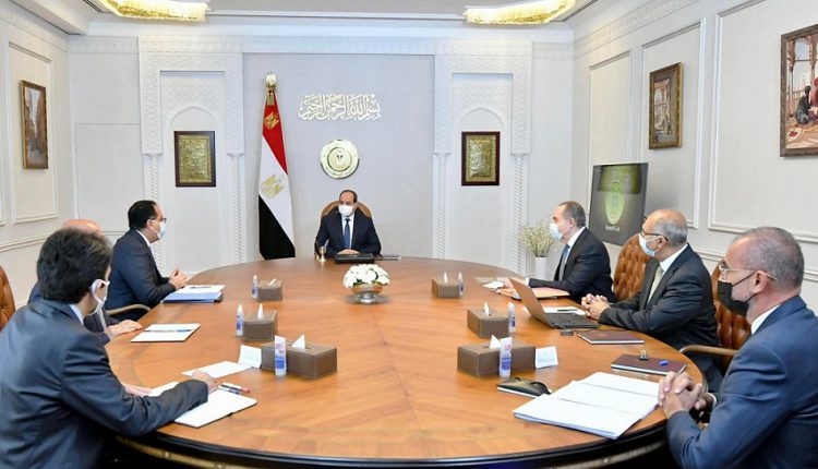 السيسي يوجه بتعزيز التعاون مع شركات القطاع الخاص لتوطين صناعة السيارات الكهربائية في مصر