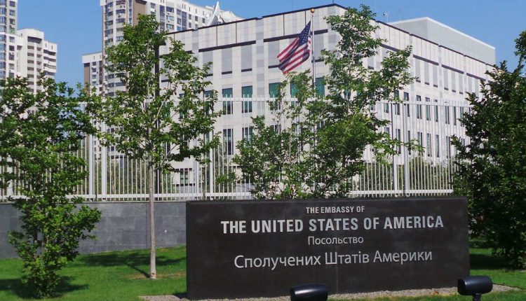 الولايات المتحدة تستعد لإخلاء سفارتها في أوكرانيا