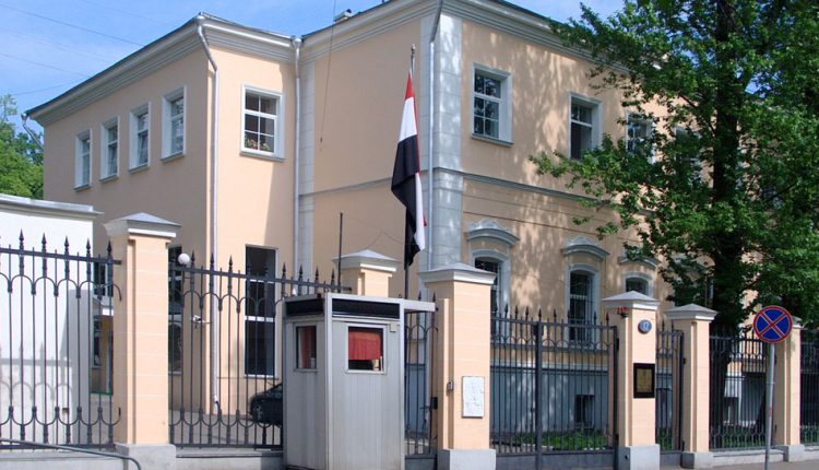 السفارة المصرية في كييف تناشد المصريين عدم التحرك من المدن والالتزام بتعليماتها