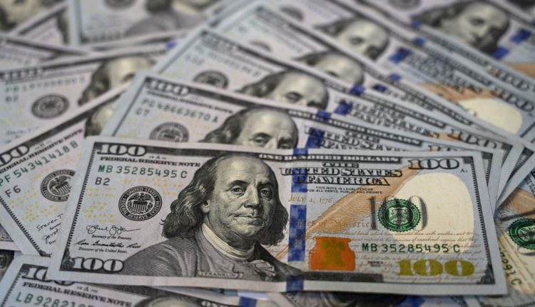 الدولار يرتفع مع ترقب الأسواق لتصريحات رئيس الفيدرالي الأمريكي
