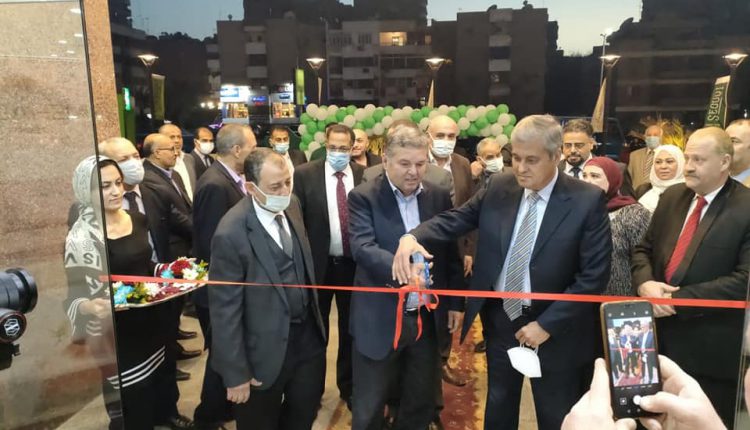 وزير قطاع الأعمال يفتتح المرحلة الأولى لتطوير فرع عمر أفندي بمدينة نصر