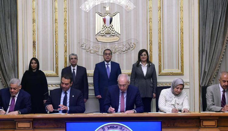 مصر توقع مذكرة تفاهم مع إيميا باور الإماراتية لإنتاج 390 ألف طن أمونيا خضراء سنويا بالسخنة