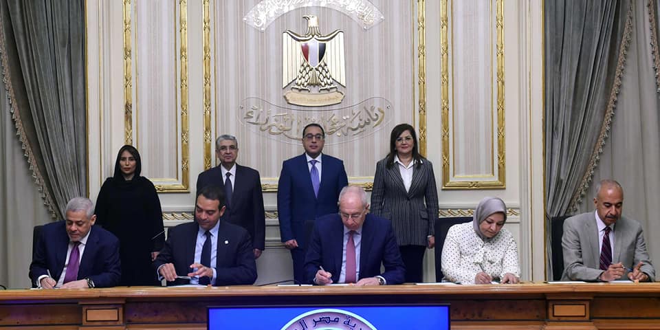 مصر توقع مذكرة تفاهم مع إيميا باور الإماراتية لإنتاج 390 ألف طن أمونيا خضراء سنويا بالسخنة