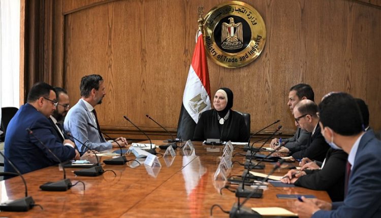 وزيرة التجارة تبحث مع شركة ليوني الألمانية فرص تصنيع كابلات السيارات في مصر