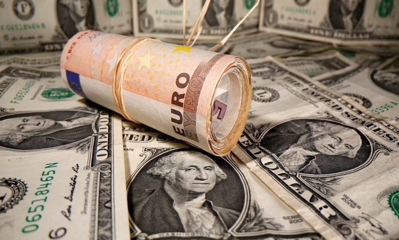الدولار الأمريكي يتراجع أمام اليورو بعد تثبيت الفائدة الأوروبية