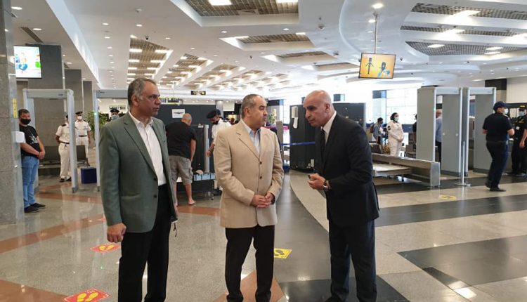 وزير الطيران يتفقد مطار شرم الشيخ لمتابعة التشغيل والاطمئنان على جودة خدمات المسافرين