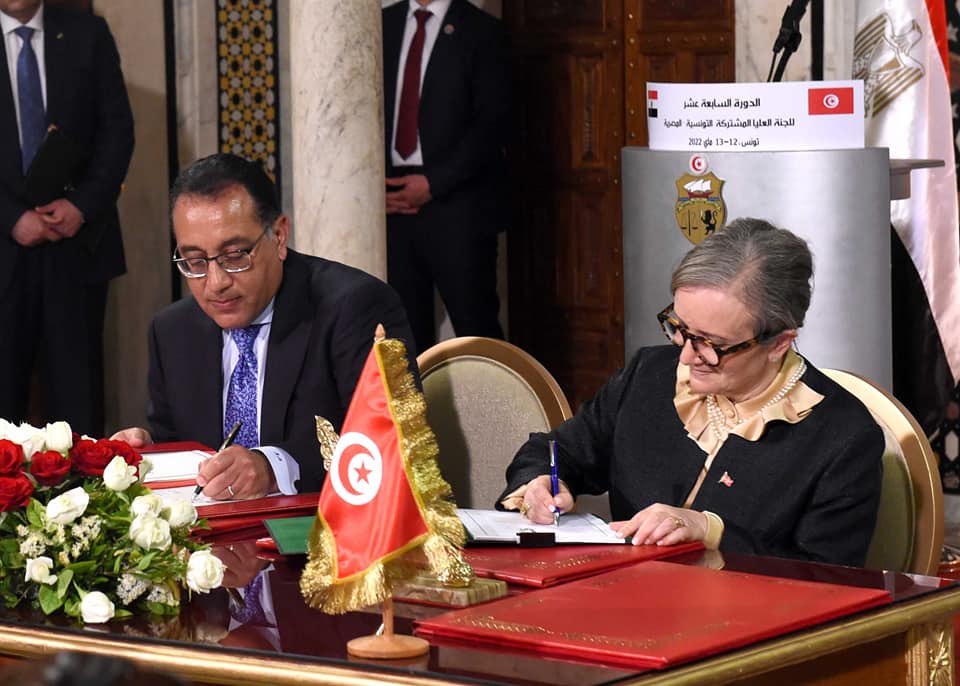 رئيسا وزراء مصر وتونس يشهدان مراسم توقيع عدد من الوثائق تخدم التعاون الثنائى بين البلدين