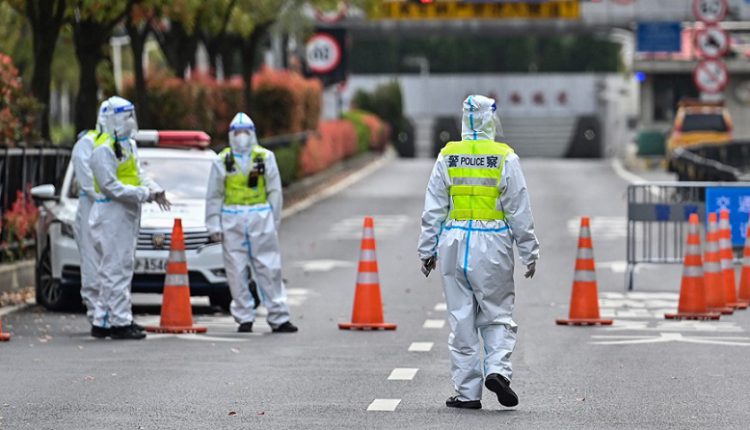 الصين تعلن عن 8329 إصابة جديدة بفيروس كورونا وشنغهاي تسجل 38 وفاة