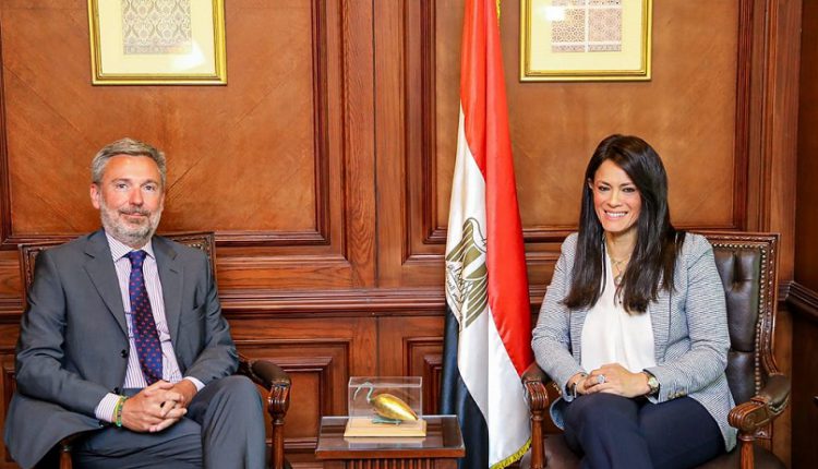 مصر تبحث مع إيطاليا مد الشريحة الثالثة من برنامج مبادلة الديون