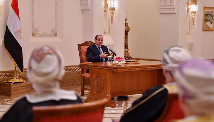 الرئيس السيسي يؤكد حرص مصر على تطوير الاستثمارات المشتركة مع الشركات العمانية
