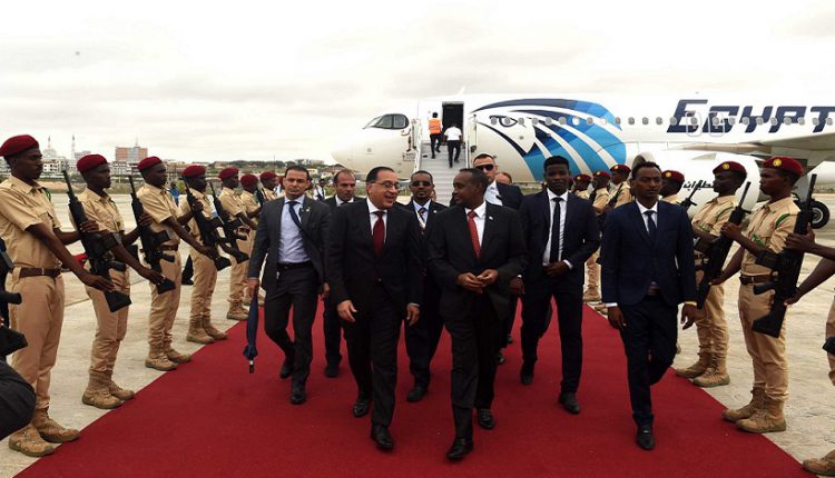 مدبولي يصل الصومال للمشاركة في مراسم تنصيب الرئيس حسن شيخ محمود
