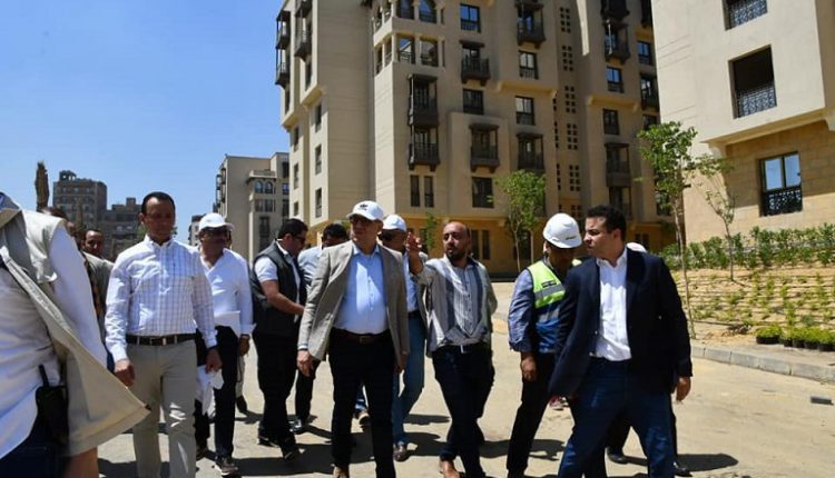 وزير الإسكان يشدد على الإسراع بمعدلات تنفيذ مشروع تطوير منطقة سور مجرى العيون