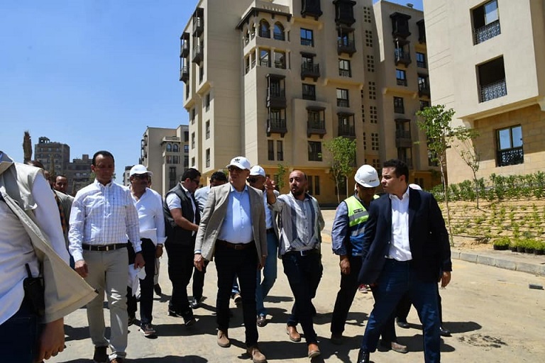 وزير الإسكان يشدد على الإسراع بمعدلات تنفيذ مشروع تطوير منطقة سور مجرى العيون