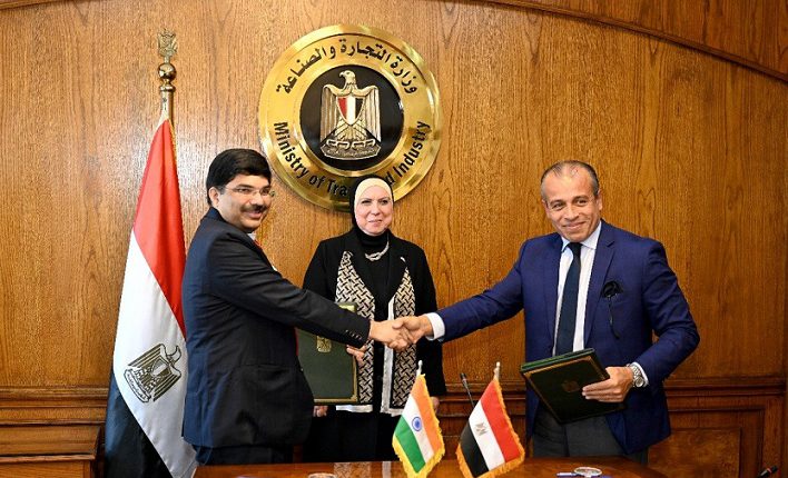 توقيع محضر أعمال الدورة الخامسة للجنة التجارية المصرية الهندية