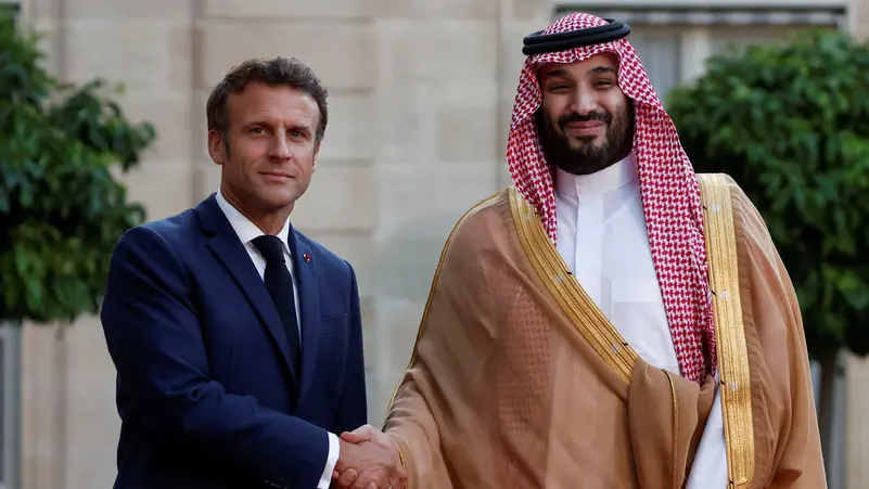 ولي العهد السعودي يصل إلى الإليزيه ويجري محادثات مع الرئيس الفرنسي ماكرون