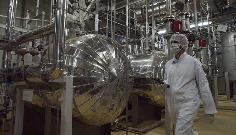 إيران تعلن بدء تخصيب اليورانيوم بنسبة 20%