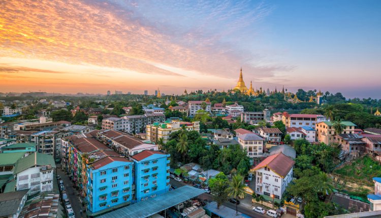ميانمار تأمر الشركات والبنوك بتعليق سداد القروض الأجنبية