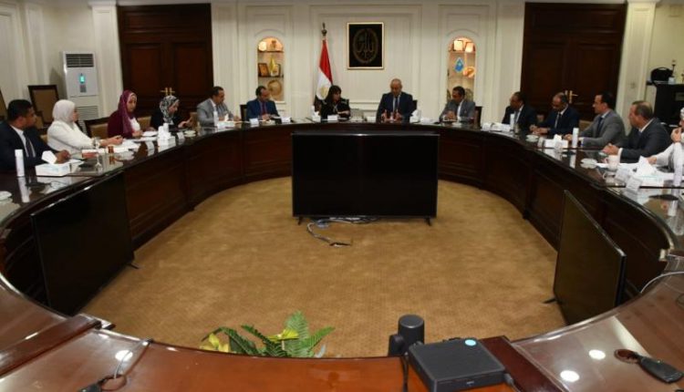 وزيرا الإسكان والهجرة يبحثان التعاون في إتاحة فرص الاستثمار العقاري للمصريين بالخارج
