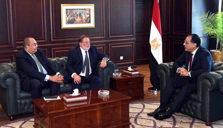 رئيس الوزراء يناقش عددا من الملفات الاقتصادية المهمة مع حسن عبد الله ومحمود محيي الدين
