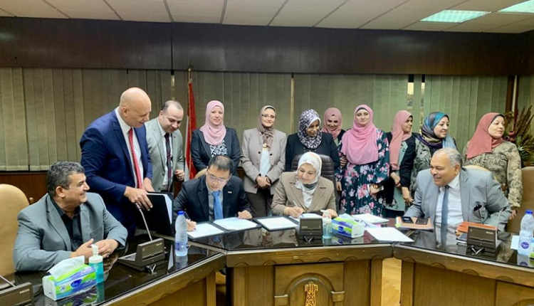 المصرية لنقل الكهرباء توقع عقدين لتدعيم مشروع الدلتا الجديدة بتكلفة 720 مليون جنيه