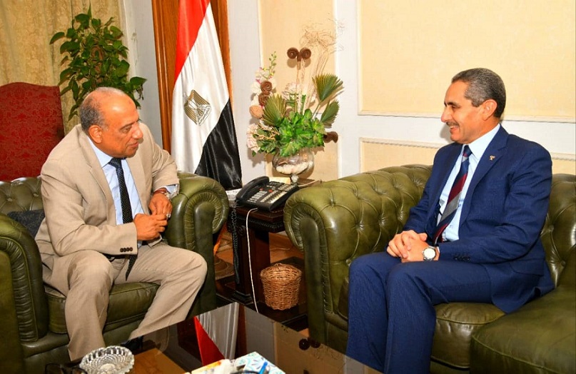 وزير قطاع الأعمال يبحث مع محافظ الغربية موقف تطوير شركة مصر للغزل والنسيج