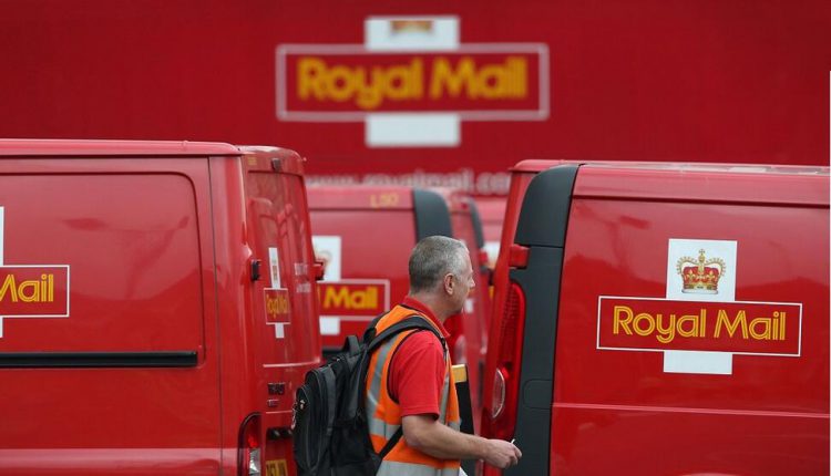 الآلاف من عمال البريد في بريطانيا يبدأون إضرابا بسبب الأجور