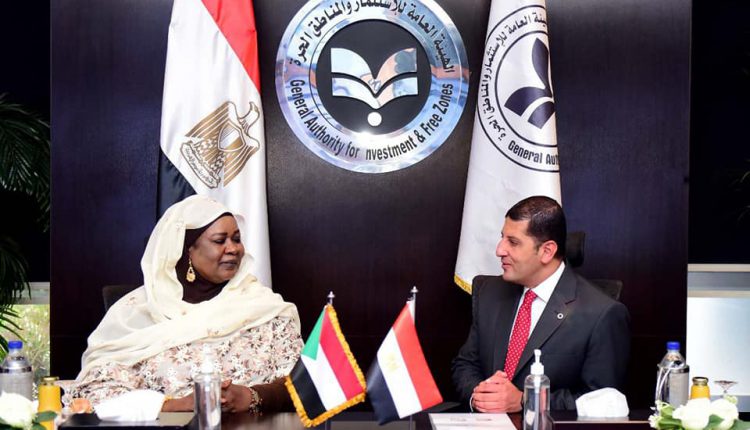 محمد عبد الوهاب يبحث مع وزيرة الاستثمار السودانية أوجه التعاون المشترك