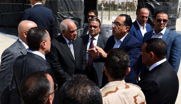 رئيس الوزراء يتجول بالمتحف المصري الكبير لمتابعة آخر مستجدات الأعمال