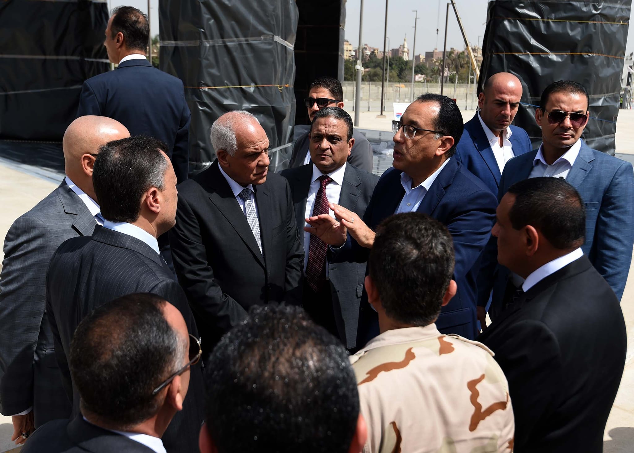 رئيس الوزراء يتجول بالمتحف المصري الكبير لمتابعة آخر مستجدات الأعمال