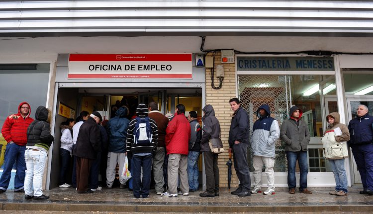 معدل البطالة في إيطاليا يتراجع إلى أقل مستوياته منذ 27 شهرا