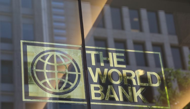 البنك الدولي يخفض توقعاته لنمو دول مجلس التعاون الخليجي إلى 3.2%