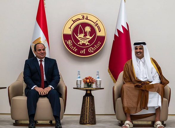 الرئيس السيسي يلتقي أمير دولة قطر بالديوان الأميري بالدوحة