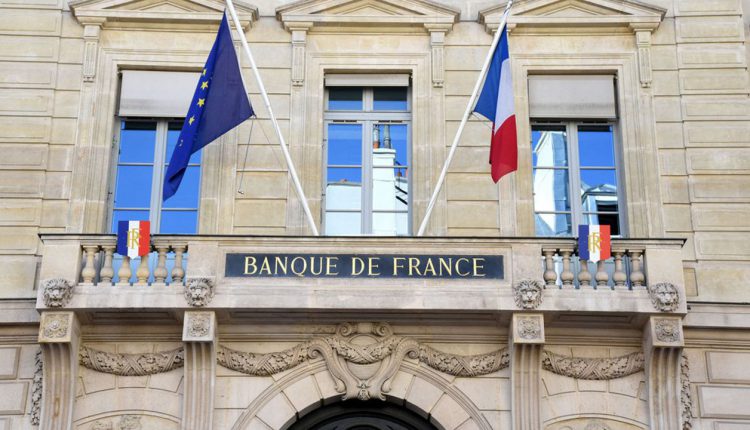 البنك المركزي الفرنسي يخفض توقعاته لنمو الاقتصاد في الربع الثالث من العام