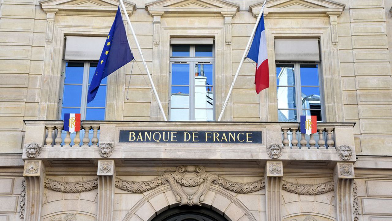 البنك المركزي الفرنسي يخفض توقعاته لنمو الاقتصاد في الربع الثالث من العام