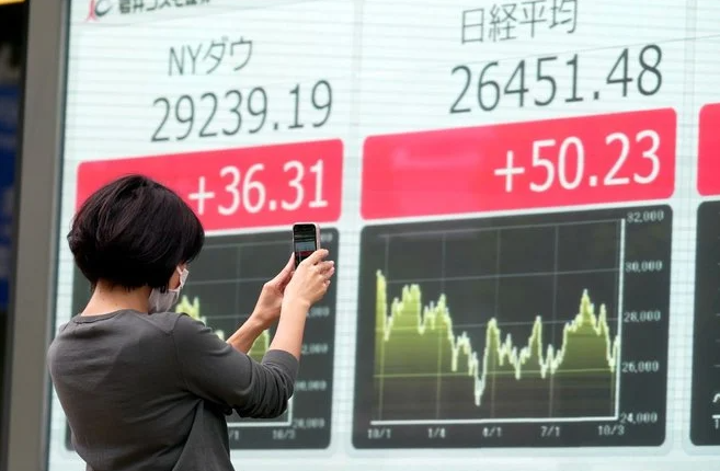 الأسهم اليابانية تغلق فوق مستوى 30 ألف نقطة لأول مرة منذ سبتمبر 2021