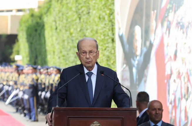 الرئيس ميشال عون يترك منصبه وسط تفاقم أزمة لبنان الاقتصادية