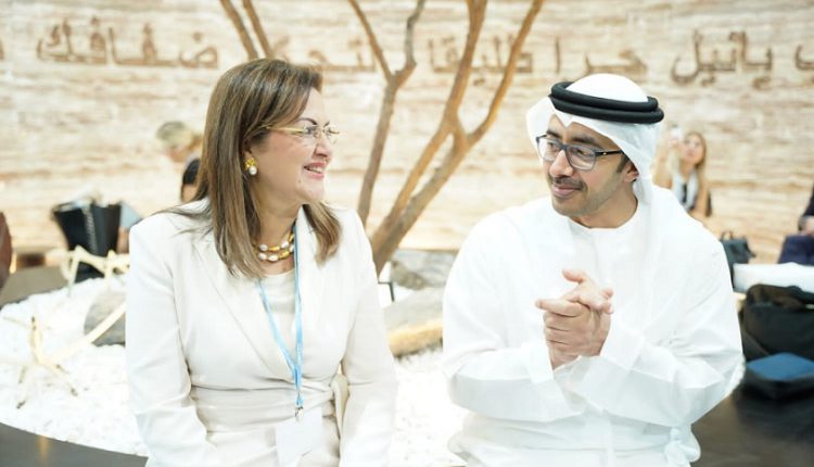 هالة السعيد تلتقي وزير الخارجية والتعاون الدولي الإماراتي على هامش قمة المناخ
