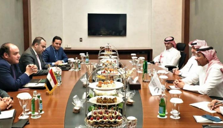 وزير التجارة يبحث مع نظيره السعودي سبل تنمية وتطوير العلاقات الصناعية والاستثمارية بين البلدين