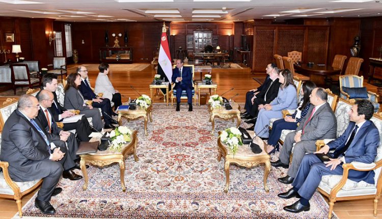 الرئيس السيسي يؤكد حرص مصر على تكملة مسيرة الإصلاح الاقتصادي وتعظيم دور القطاع الخاص