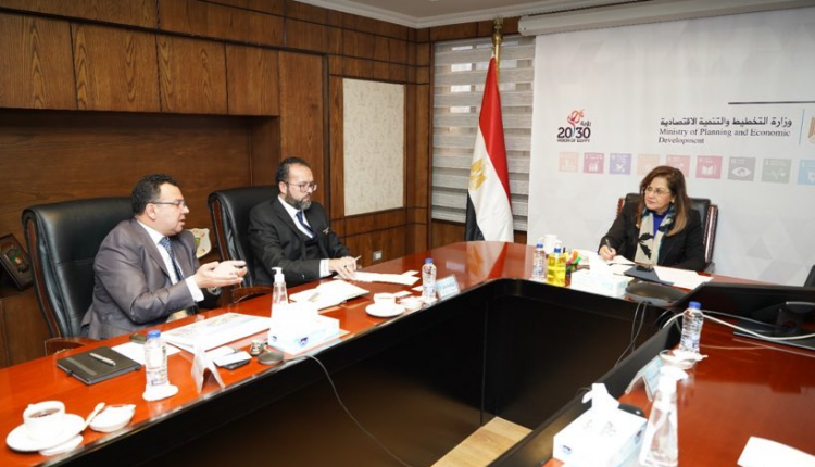 وزيرة التخطيط تبحث سبل تعزيز استثمارات ليوني للضفائر الكهربائية في مصر