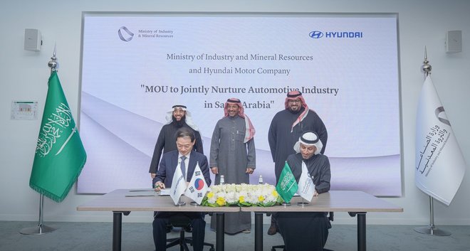 السعودية وكوريا توقعان مذكرة تفاهم لتعزيز صناعة السيارات في المملكة