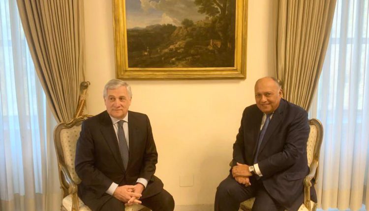 وزير الخارجية يبحث مع نظيره الإيطالي تعزيز العلاقات الثنائية بين البلدين