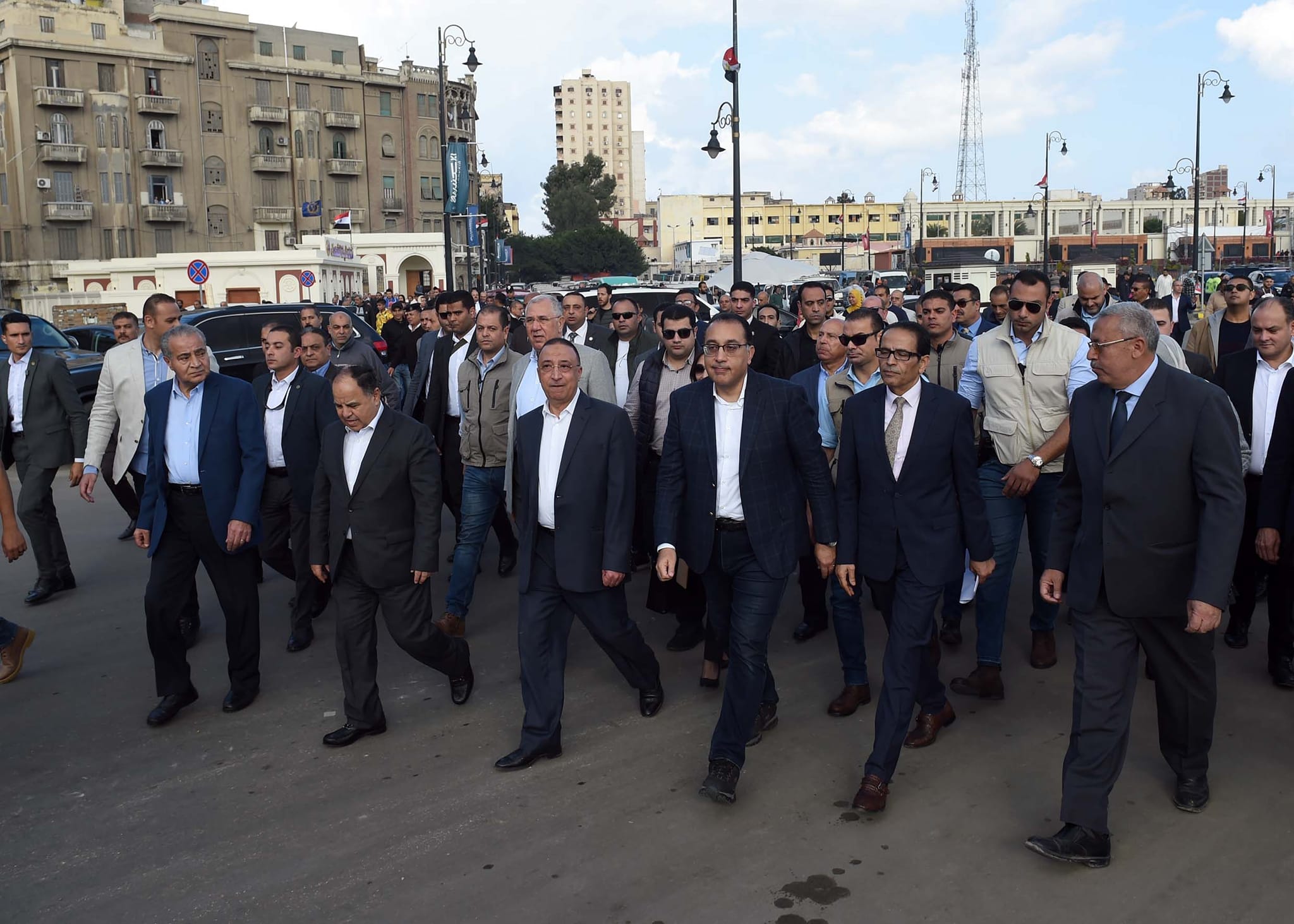 رئيس الوزراء يتابع سير إجراءات الإفراج الجمركي عن السلع والبضائع في ميناء الإسكندرية