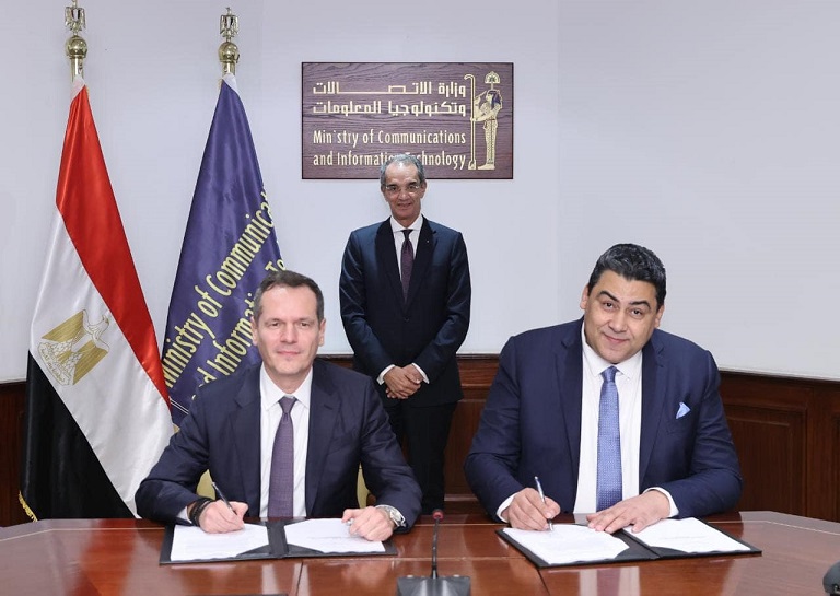 المصرية للاتصالات توقع اتفاقية مع جريد تيليكوم لإنشاء كابل بحري يربط مصر واليونان
