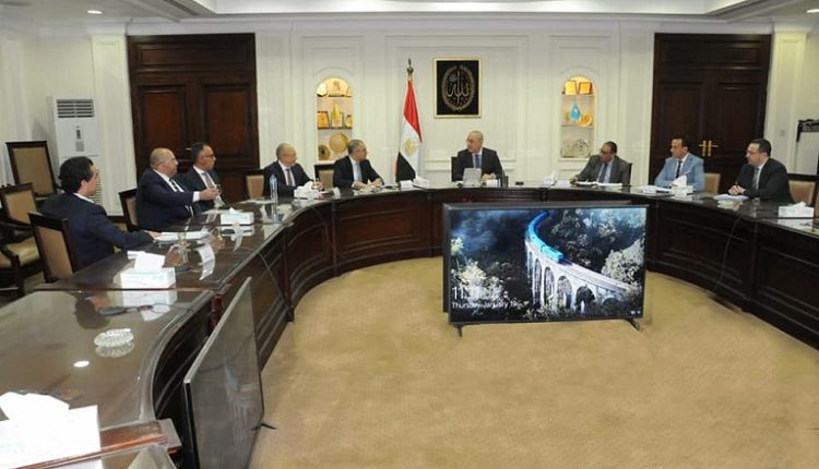 وزير الإسكان يناقش مع مسئولي مجلس العقار المصري تحديات القطاع