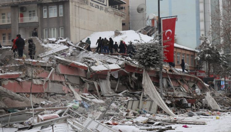 زلزال مدمر قوي يضرب تركيا وسوريا