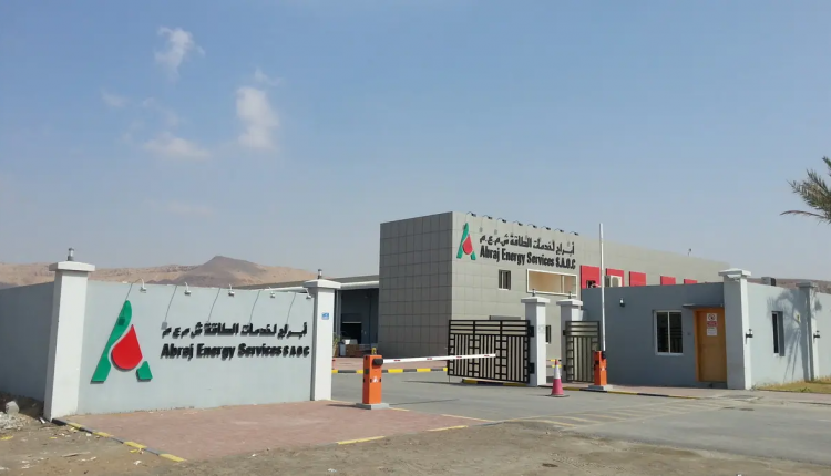 أبراج العمانية توقع اتفاقية تنقيب النفط في حقل الوفرة الكويتي