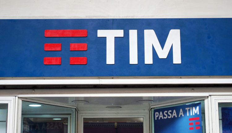 إيطاليا تعتزم شراء حصة 20% في شبكة تيليكوم بقيمة ملياري يورو